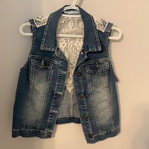 Women’s laced jean jacket!